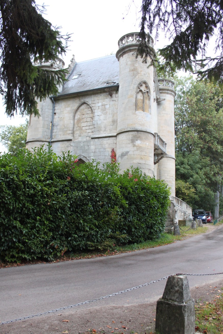 Pavillon de chasse de la Reine Blanche (l'auteur privilégiera le lieu de rdv des amoureux...)